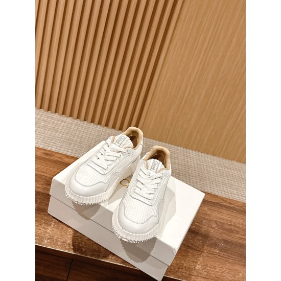  white sneakers 
