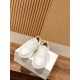  white sneakers 