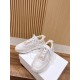  white sneakers 