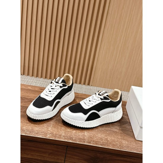  white sneakers 