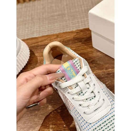  white sneakers 