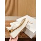  white sneakers 