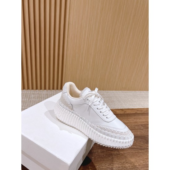  white sneakers 