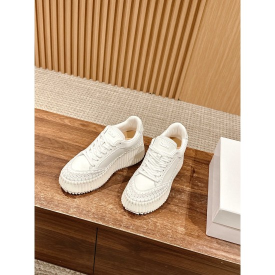  white sneakers 