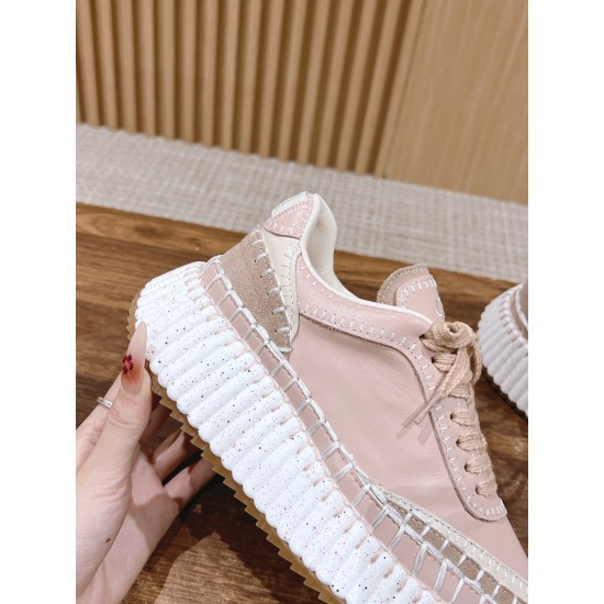  white sneakers 