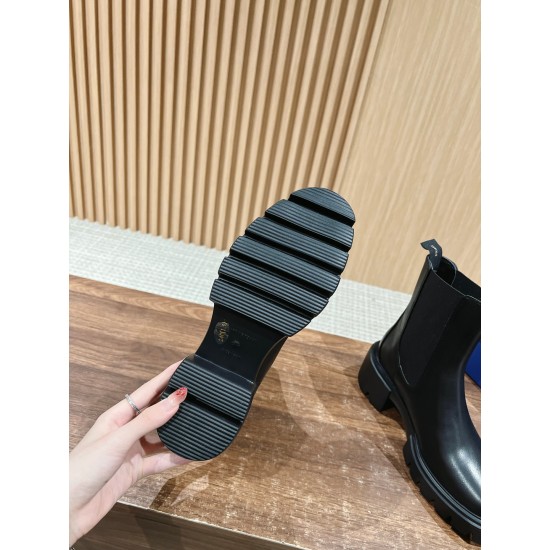 Stuart Weitzman boot