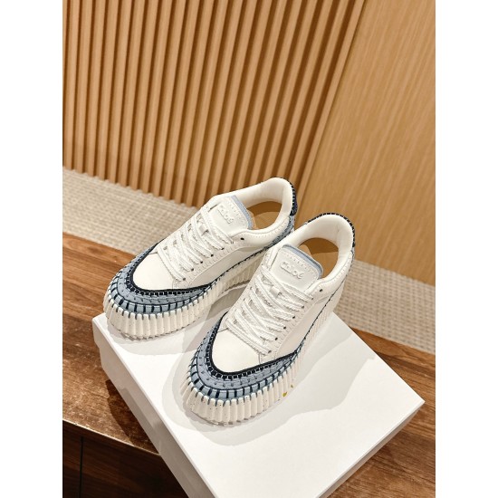  white sneakers 