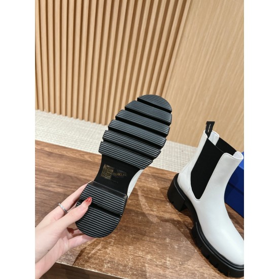 Stuart Weitzman boot