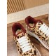  white sneakers 