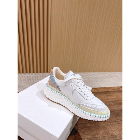  white sneakers 