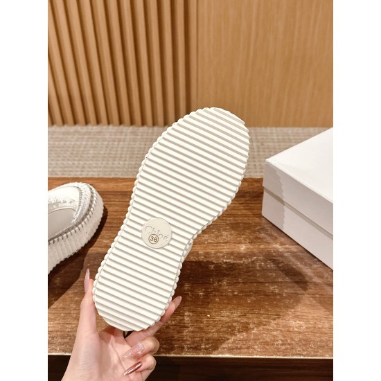  white sneakers 