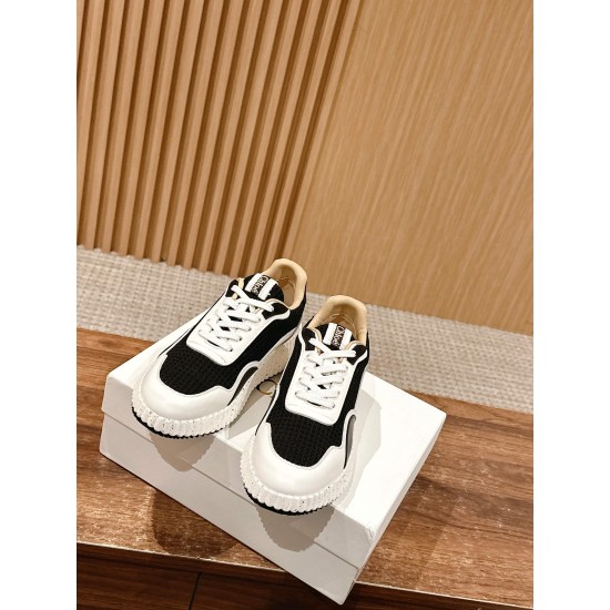  white sneakers 