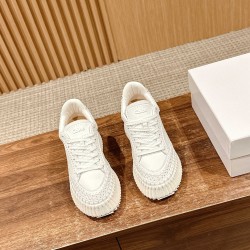  white sneakers 