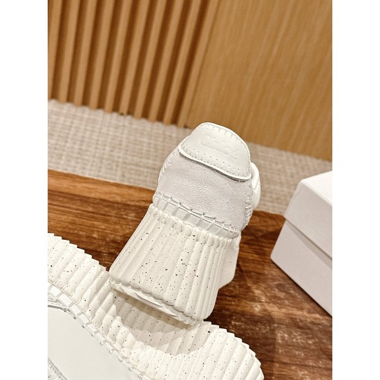  white sneakers 