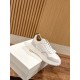  white sneakers 