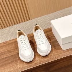  white sneakers 