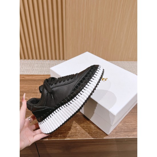  white sneakers 
