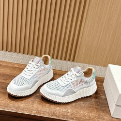  white sneakers 