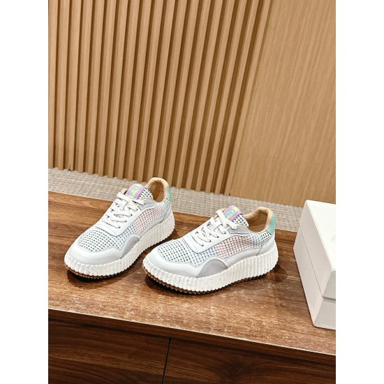  white sneakers 