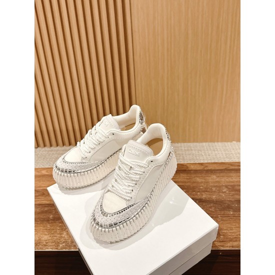  white sneakers 