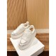  white sneakers 