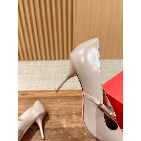 high-heeled shoes