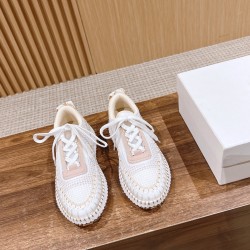 white sneakers 