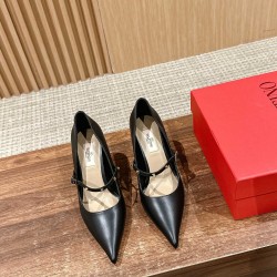 high-heeled shoes