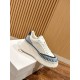  white sneakers 