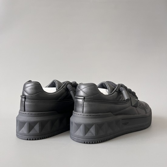 Round Toe Lace Up Board Shoes