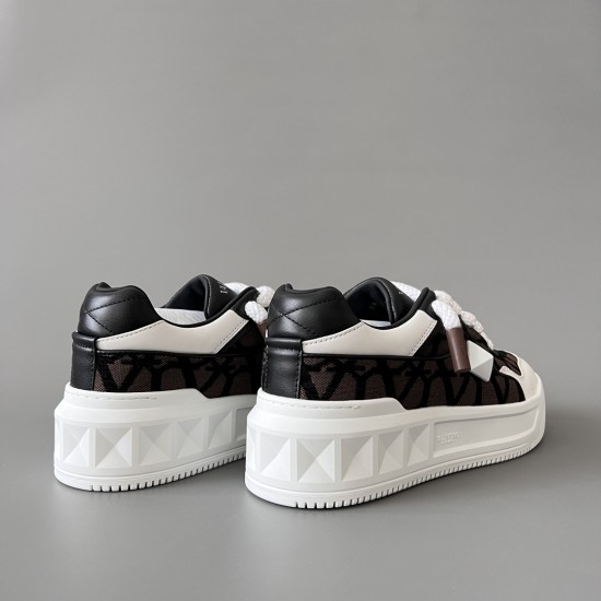 Round Toe Lace Up Board Shoes