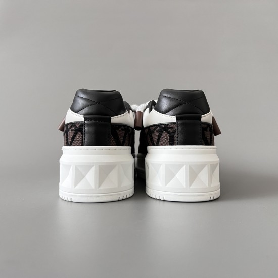 Round Toe Lace Up Board Shoes