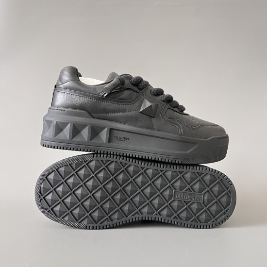 Round Toe Lace Up Board Shoes