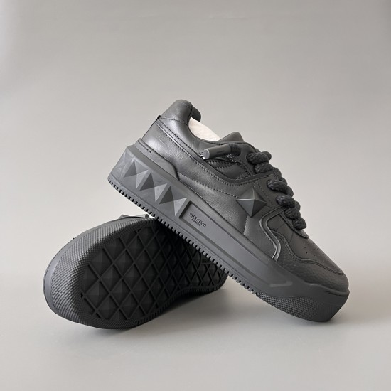 Round Toe Lace Up Board Shoes