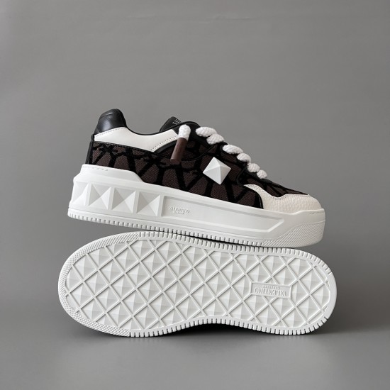 Round Toe Lace Up Board Shoes