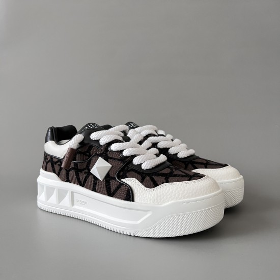 Round Toe Lace Up Board Shoes
