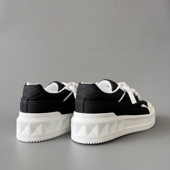 Round Toe Lace Up Board Shoes