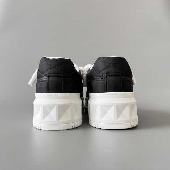 Round Toe Lace Up Board Shoes