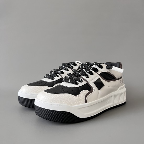 Round Toe Lace Up Board Shoes