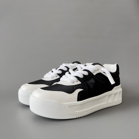 Round Toe Lace Up Board Shoes