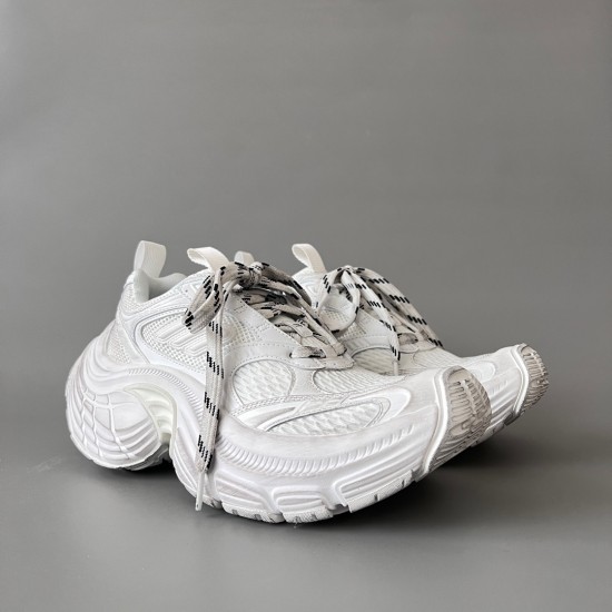 6XL Sneakers
