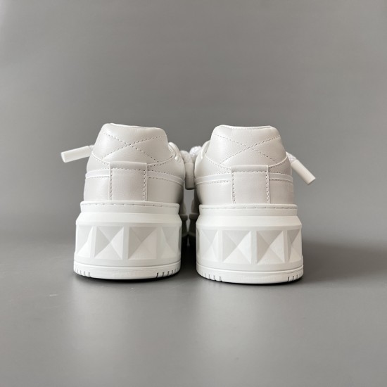 Round Toe Lace Up Board Shoes