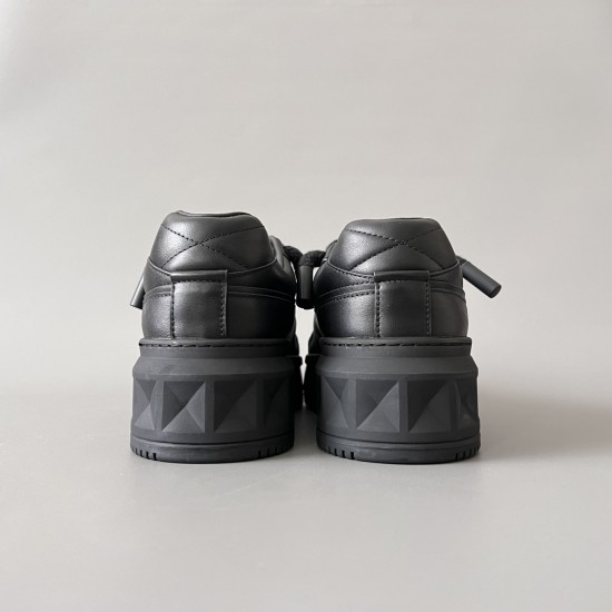 Round Toe Lace Up Board Shoes