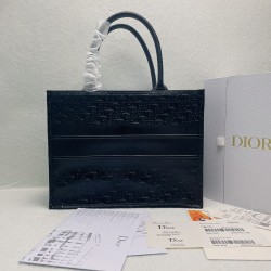 Tote book