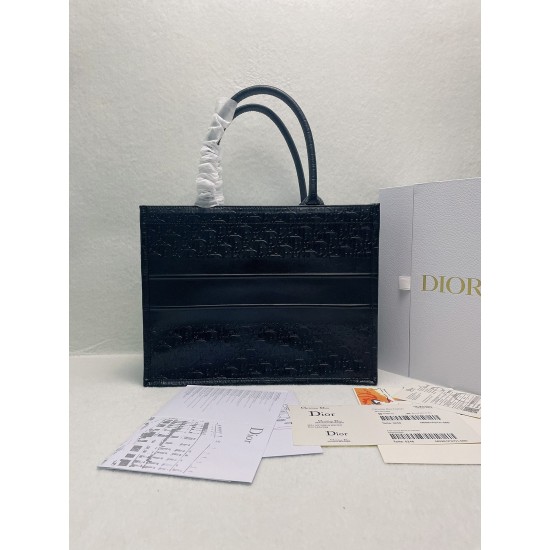 Tote book