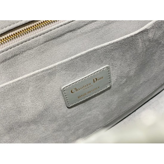 Tote book