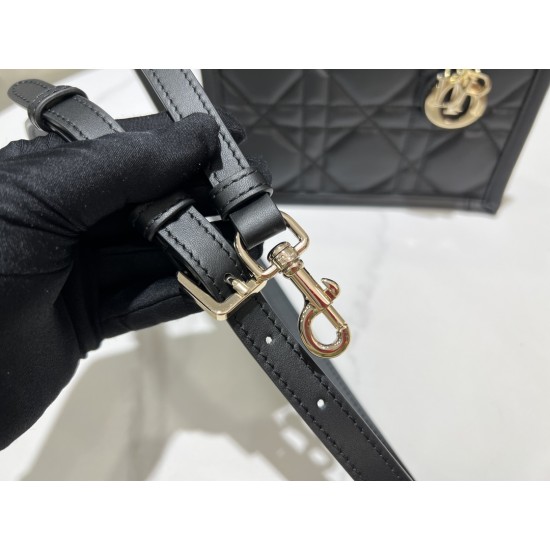Tote book