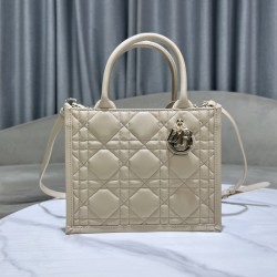 Tote book