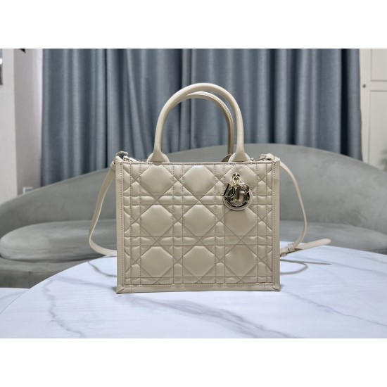 Tote book