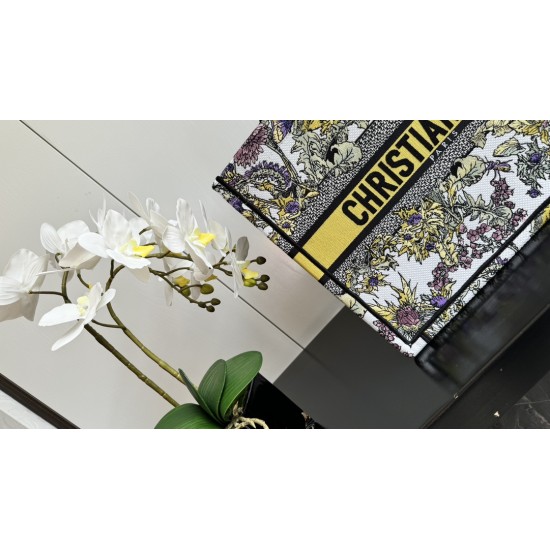 Tote book